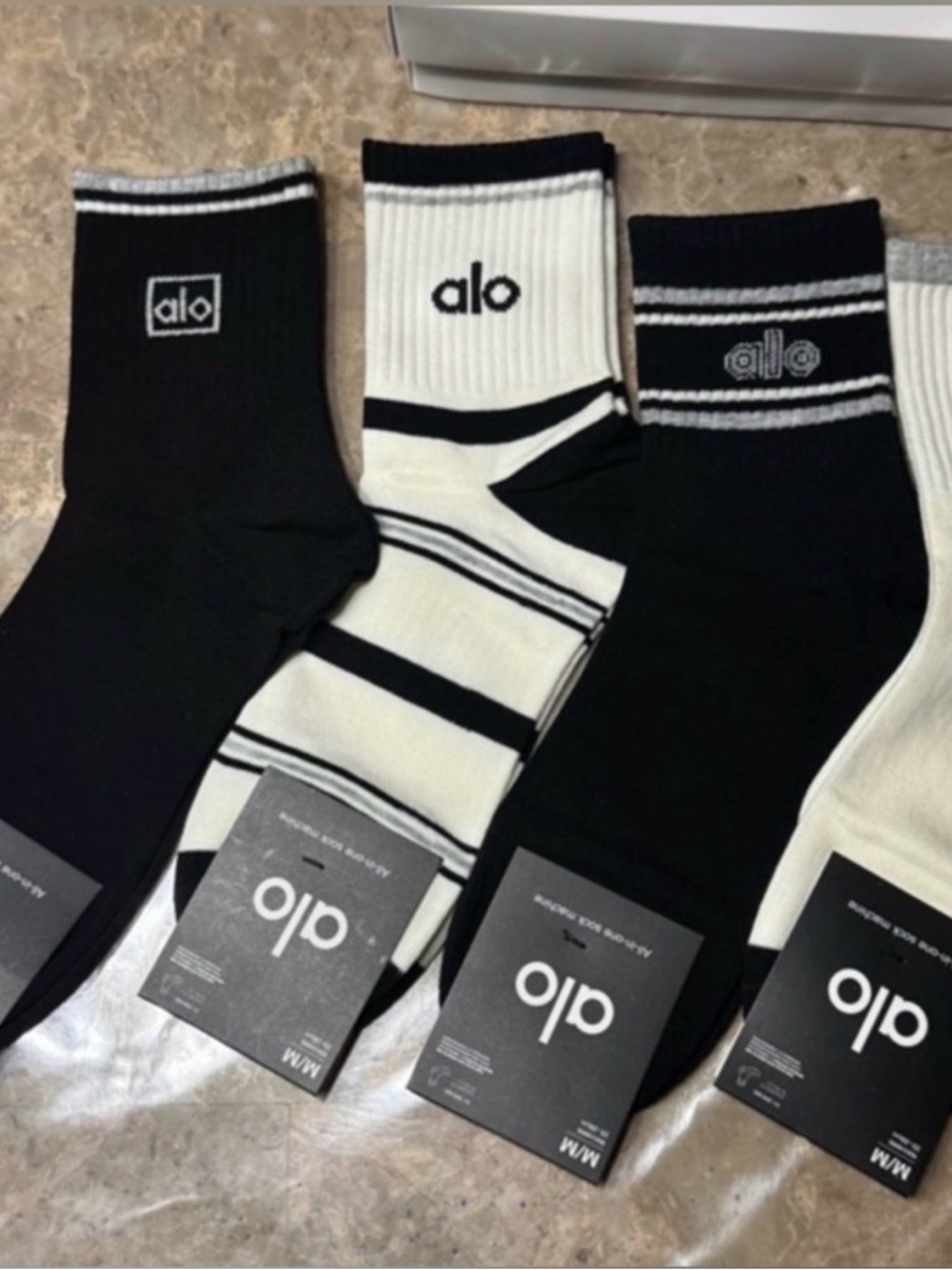 New Alo socks
New in box and with tags 
5 pairs size Medium
Unisex - Picture 4 of 8